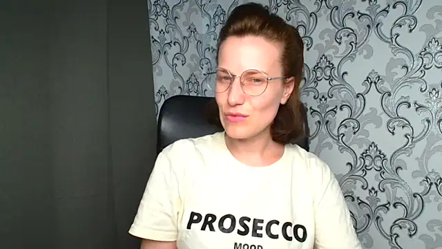 Kelly Kisss online show from June 14, 2026, 11:22 am