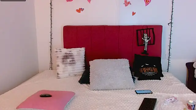 hannia baileys online show from October 15, 2025, 11:24 pm