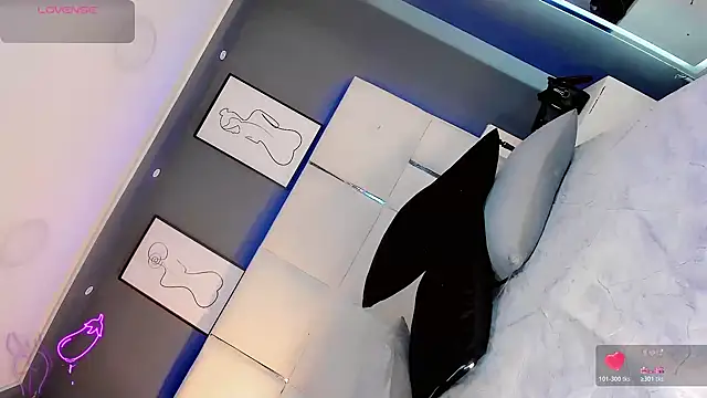 LiaFernandaa online show from April 10, 2026, 1:29 pm