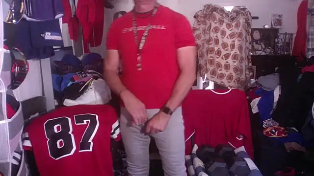 Snapshot of DILFJockDad87 chatting on April 11, 2026, 12:40 am DILFJockDad87 online show from April 11, 2026, 12:40 am