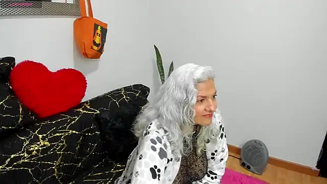 marilyn70 online show from October 15, 2025, 9:23 pm