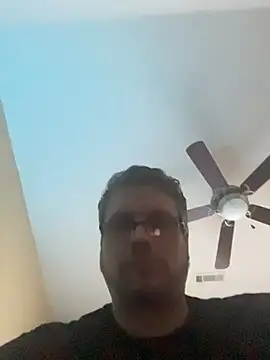 69ReVeaLxh online show from December 1, 2025, 7:04 pm