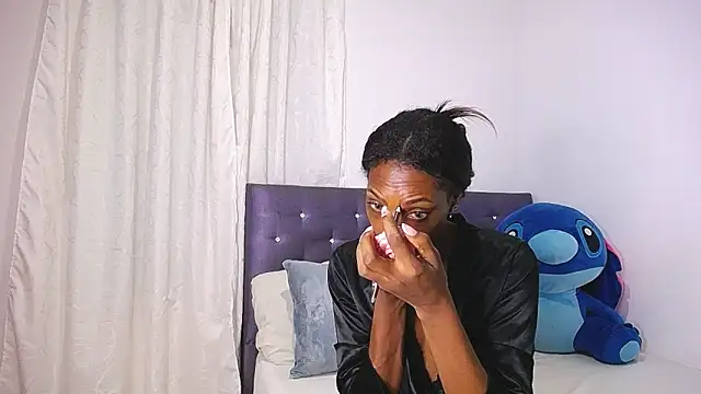 BryanaSmith21 online show from October 9, 2025, 1:33 pm