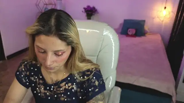 Jennaa Cooper online show from November 17, 2025, 7:07 pm