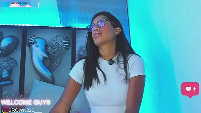  naomibrown  online show from September 27, 2025, 4:40 am