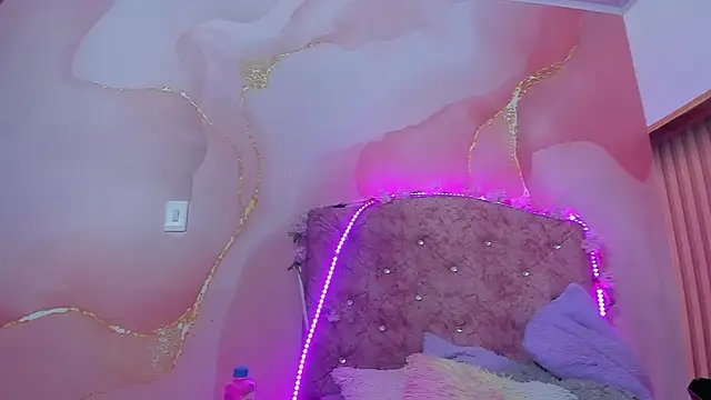 violet taylor  online show from December 2, 2025, 2:23 am