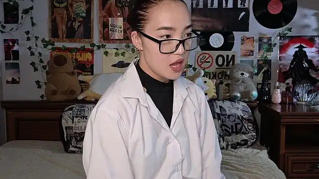 OdetteBiddy online show from November 7, 2025, 8:24 pm