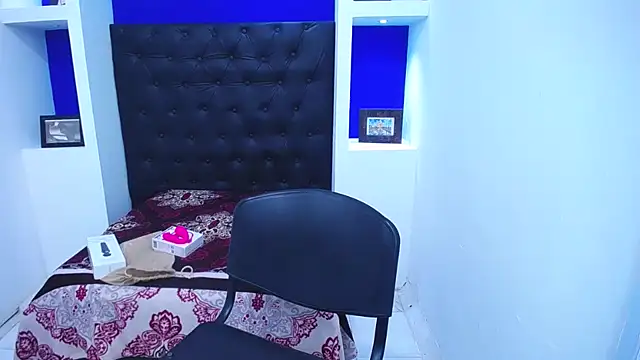 LauraMossart online show from November 10, 2025, 10:59 pm