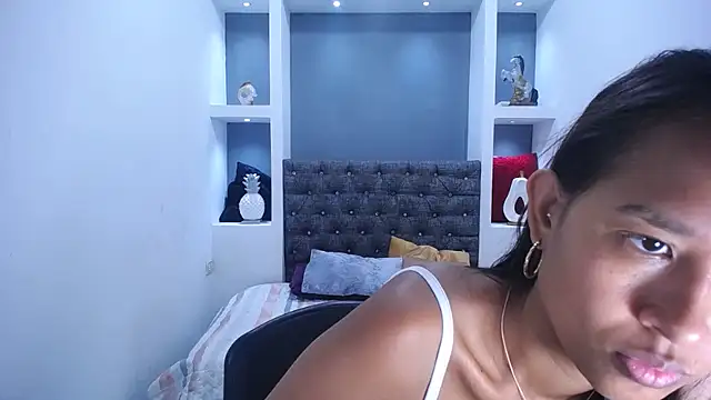 LauraMossart online show from October 8, 2025, 2:57 am