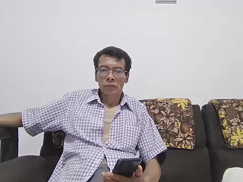 skinnylatino51 online show from October 19, 2025, 12:35 am