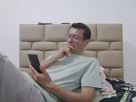 skinnylatino51 online show from December 15, 2025, 3:12 am