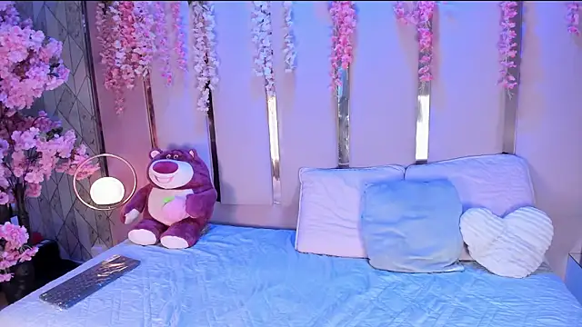 EmmaWilliam1 online show from April 15, 2026, 5:24 am