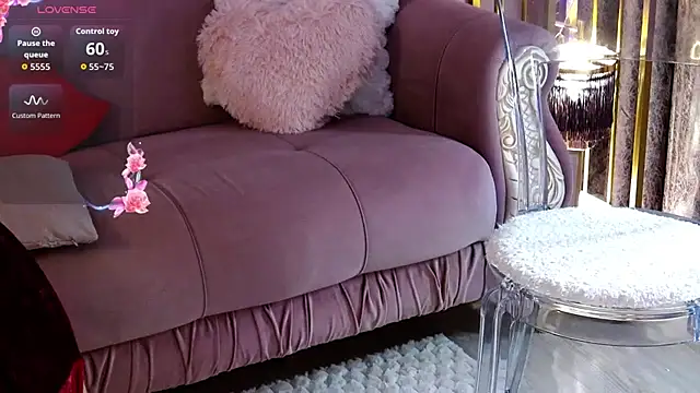 oliviathea online show from November 7, 2025, 2:16 am