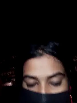 umairahaasan 1 online show from November 12, 2025, 9:35 am