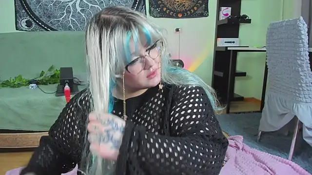  CandyM1lky  online show from October 20, 2025, 6:37 am