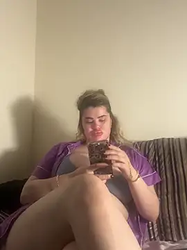 aydabella7777 online show from December 14, 2025, 7:52 pm