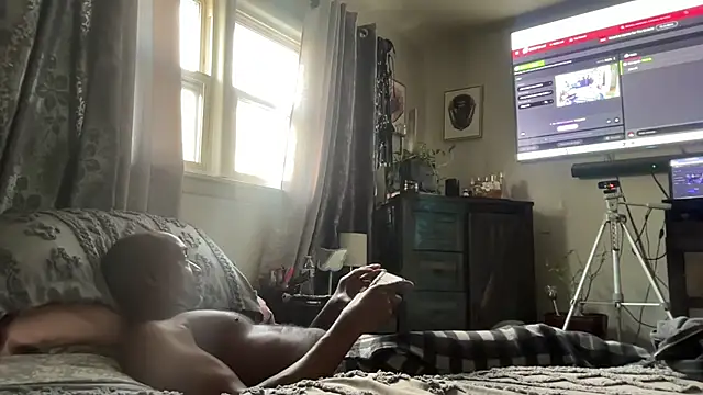 Snapshot of sexyred77713 chatting on February 11, 2026, 9:36 pm sexyred77713 online show from February 11, 2026, 9:36 pm