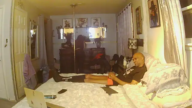 blaqmagiq72 online show from February 7, 2026, 10:01 am