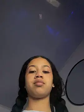 jadee8 online show from April 18, 2026, 12:24 am