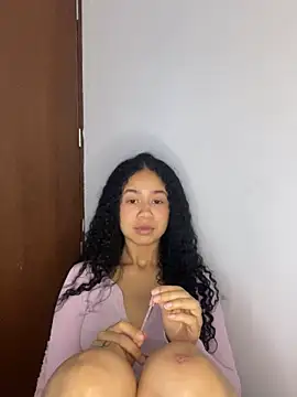 jadee8 online show from April 5, 2026, 2:13 pm