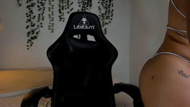 sara doll77 online show from April 14, 2026, 8:47 pm