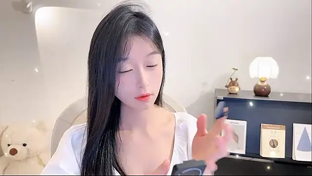 Onechestnut online show from November 11, 2025, 1:17 pm