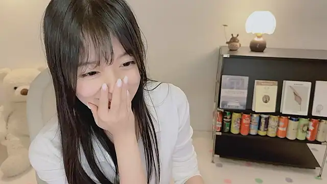 Onechestnut online show from June 5, 2026, 6:52 am