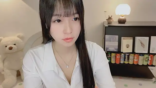 Onechestnut online show from June 5, 2026, 3:33 am