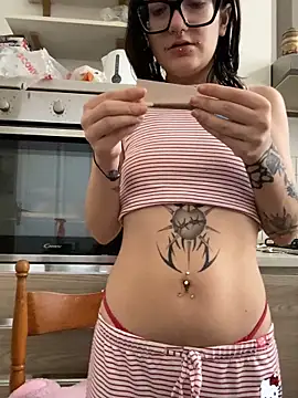 Snapshot of severingratty chatting on October 10, 2025, 8:37 am severingratty online show from October 10, 2025, 8:37 am