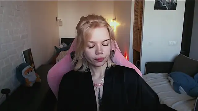 enchanting chloe online show from March 20, 2026, 1:12 pm