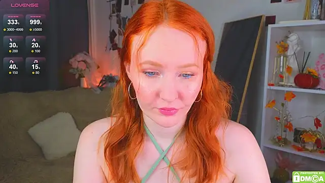 JoyceJones online show from November 4, 2025, 8:01 pm