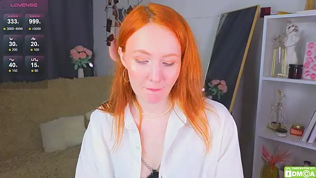 JoyceJones online show from September 19, 2025, 7:07 pm