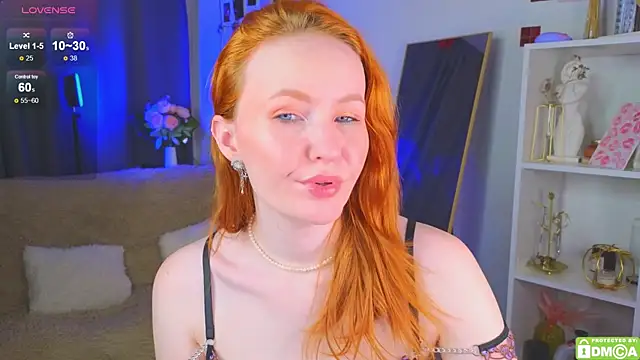 JoyceJones online show from October 27, 2025, 7:15 pm