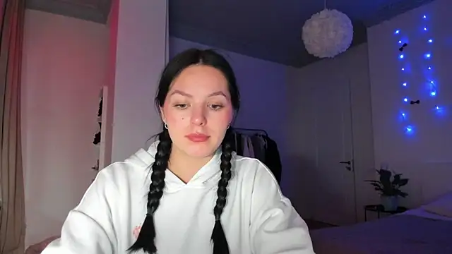 EwelynScott online show from February 12, 2026, 4:18 pm