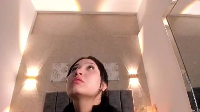 Lunaa bellaa online show from March 24, 2026, 7:47 pm