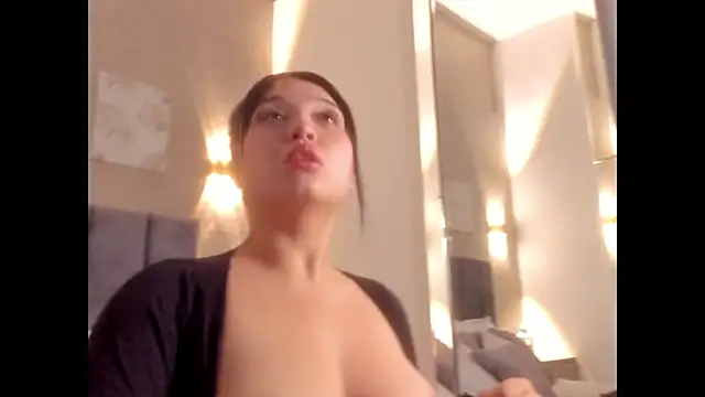 Snapshot of Lunaa_bellaa chatting on February 9, 2026, 7:45 pm Lunaa bellaa online show from February 9, 2026, 7:45 pm