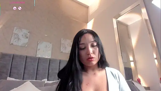 Lunaa bellaa online show from October 25, 2025, 7:58 pm