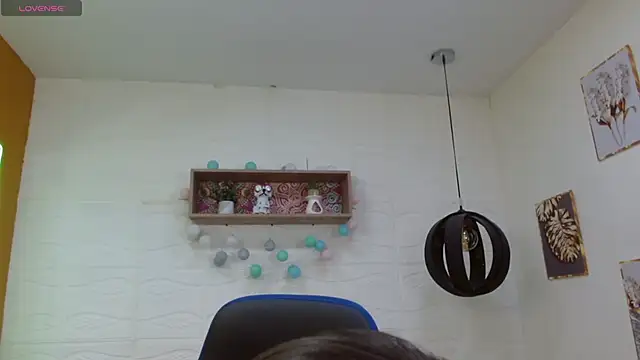 tulunaroja online show from October 3, 2025, 7:48 pm