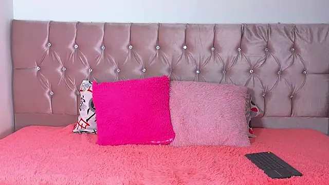 cuteeimy online show from September 15, 2025, 7:47 pm