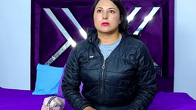 cuteeimy online show from November 24, 2025, 6:52 pm