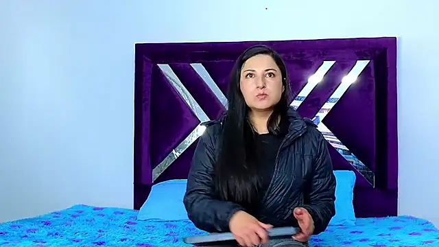 cuteeimy online show from October 30, 2025, 4:59 pm