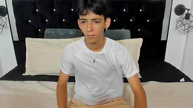 Sebas cat online show from October 15, 2025, 9:56 pm