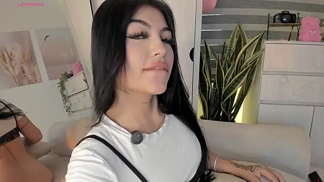 Snapshot of EmmyKenner chatting on February 7, 2026, 11:51 am EmmyKenner online show from February 7, 2026, 11:51 am