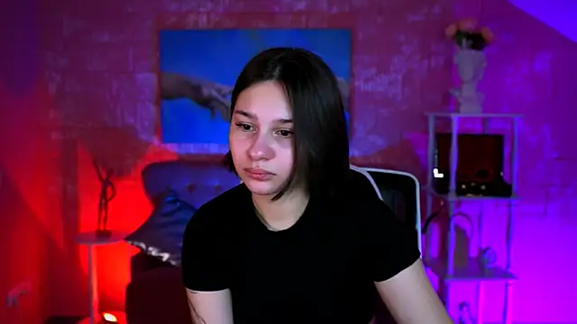 KimClarks  online show from April 3, 2026, 4:57 pm