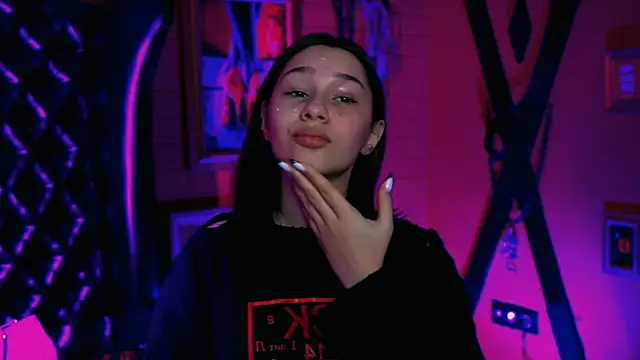 KimClarks  online show from October 14, 2025, 1:23 pm