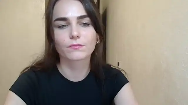 Silviaa a online show from November 13, 2025, 5:06 pm