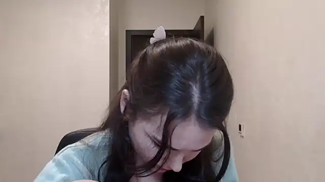 Silviaa a online show from November 12, 2025, 8:12 pm