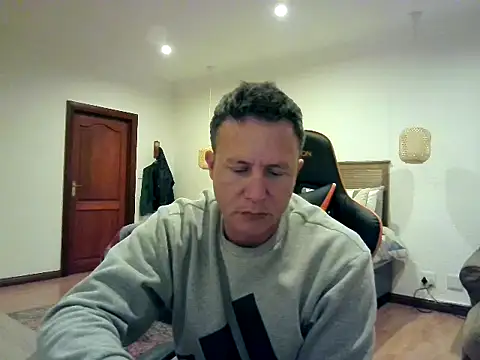 Snapshot of TroyDieselXXX chatting on July 16, 2026, 5:43 pm TroyDieselXXX online show from July 16, 2026, 5:43 pm