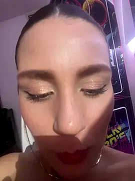 annericcii online show from November 29, 2025, 12:11 am