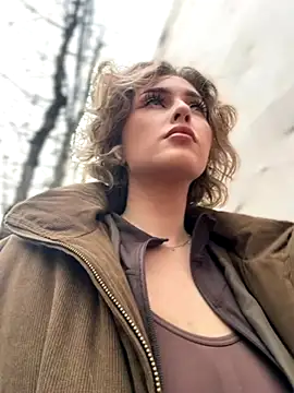 KellyKeler online show from December 1, 2025, 12:17 pm